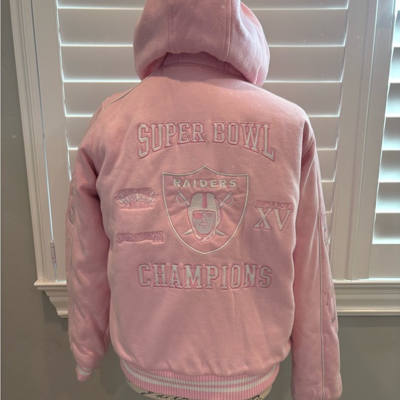 NFL Raider’s Super Bowl Champions Puffer Jacket - Picture 3 of 6